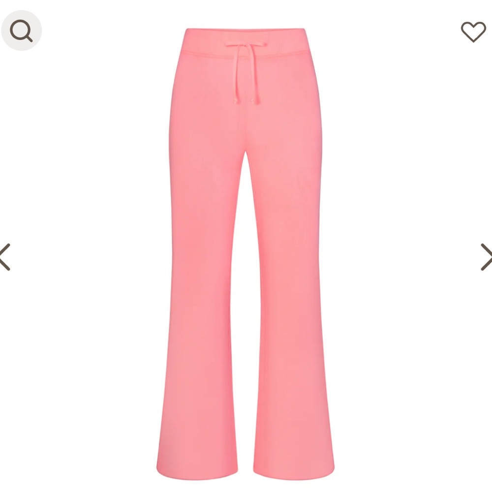 Skims MODAL FRENCH
TERRY FLARE PANT |
CORAL × 1
CORAL / S - Picture 2 of 3